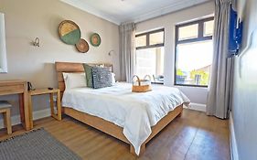 Modern Self-Catering Apartment In A Secure Estate